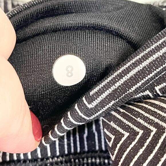 Lululemon Womens Activewear Under Crop Athletic High Rise Leggings Size 8 - Picture 8 of 8